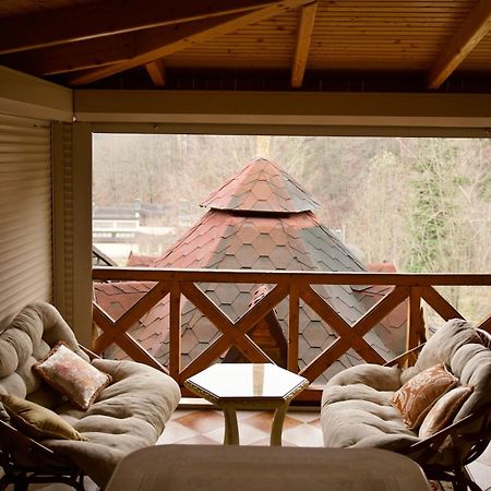 Петрос Family Hotel Яремча Экстерьер фото