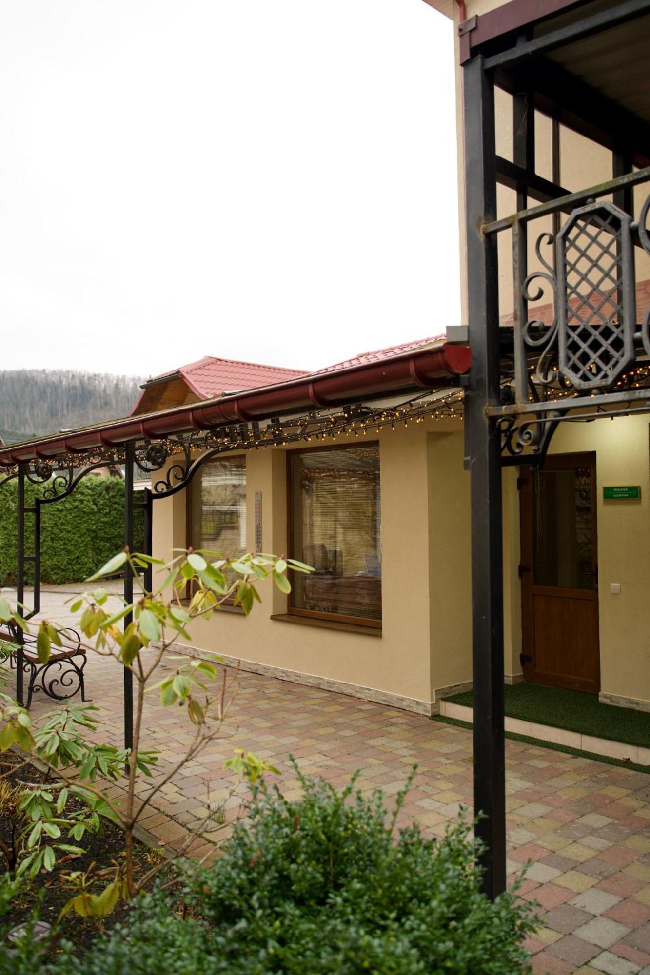 Петрос Family Hotel Яремча Экстерьер фото