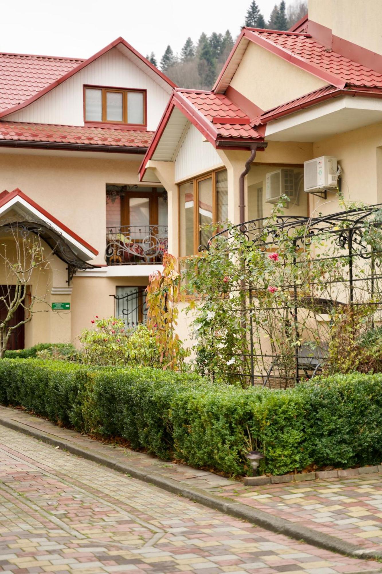 Петрос Family Hotel Яремча Экстерьер фото
